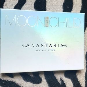 Anastasia Moon Child Glow Kit highlighter pallette